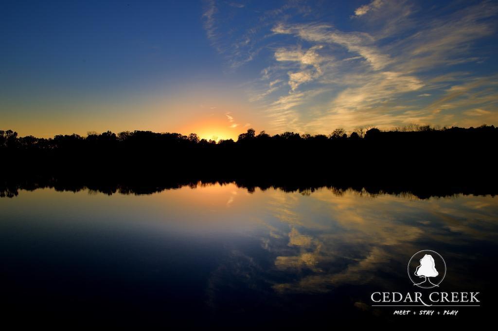 ホテル Cedar Creek New Haven エクステリア 写真