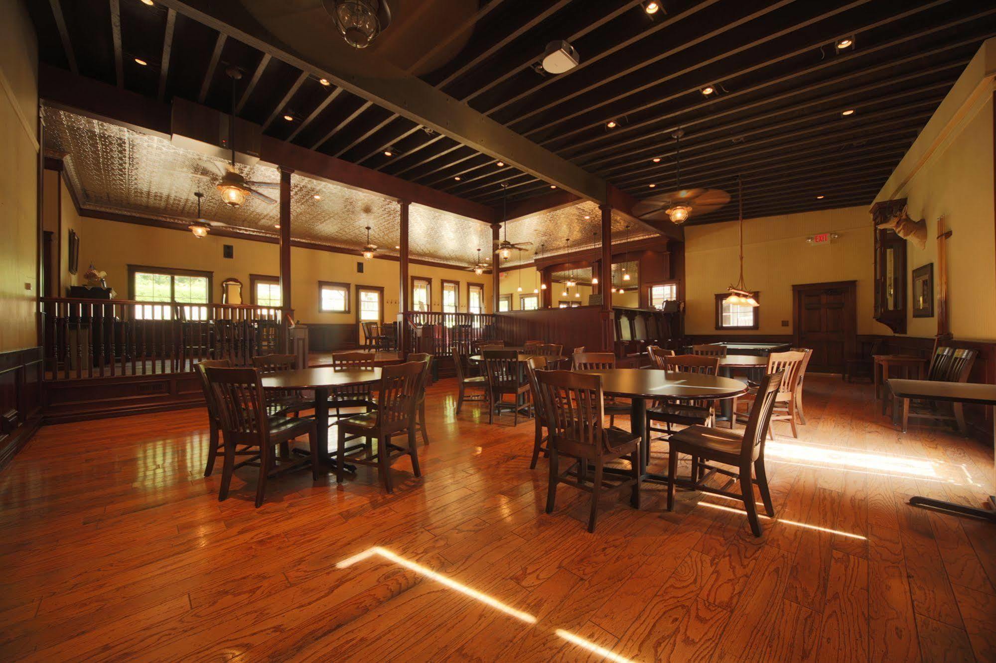 ホテル Cedar Creek New Haven エクステリア 写真